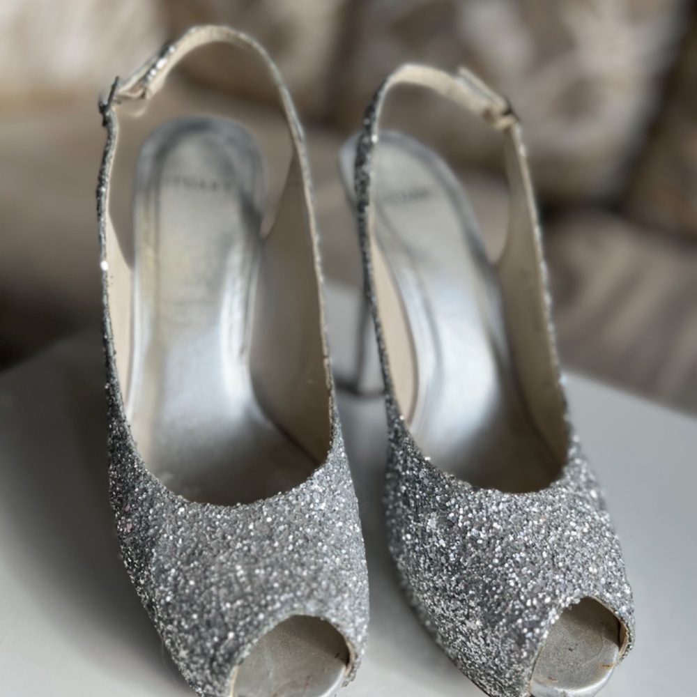 Shoes - Picture 4 of 5
